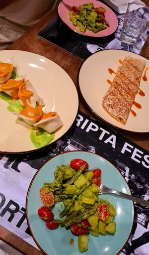 Set of vegan options at 5 e Cinque in Florence