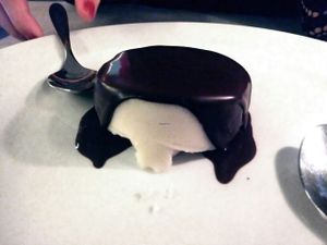 Vegan almond dessert at 5 e Cinque in Florence