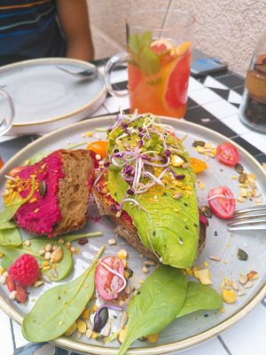 Avocado toast and tea of the week  at URBEAN in Dresden