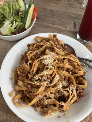 Grünkern-Bolognese (vegan) mit Hefeflocken-Topping  at Tellerrand in Nuremberg