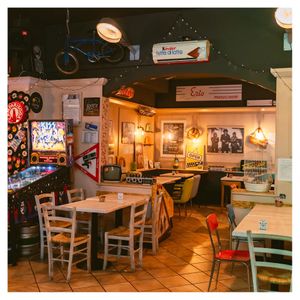 Pub  at Garage Pub in Lecco