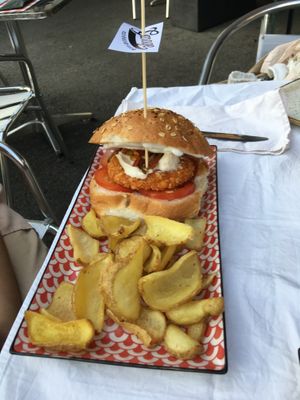 Vegan “chicken“ burger  at Garage Pub in Lecco