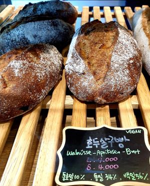 😋 at 395 Bakery in Seoul