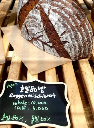 😋 at 395 Bakery in Seoul