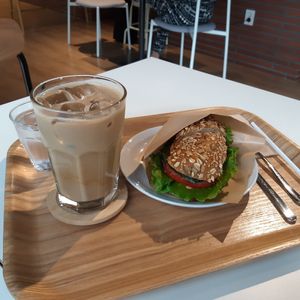 Sandwich and coffee at 395 Bakery in Seoul