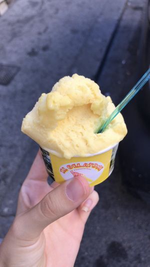 Gelato de maracujá at Il Gelatone in Rome