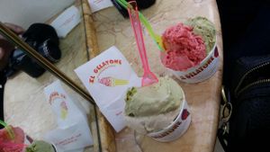 il gelatone - pistacchio, chocolate, hazelnut and strawberry at Il Gelatone in Rome