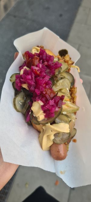 Neuer plant dog at IKEA - Westbahnhof in Vienna