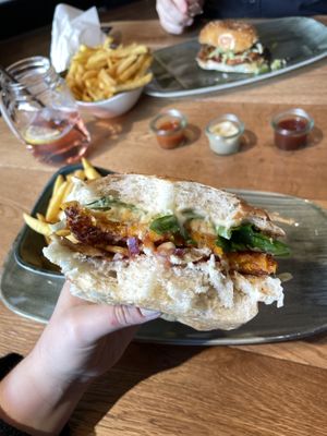 burger with vegan cheddar cheese  at Le Burger in Graz