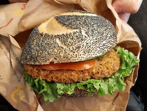 Veganes Schnitzelbrötchen at Kamps - Hbf in Dortmund