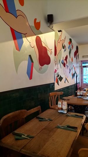 Ambiance at Les Super Filles du Tram in Brussels