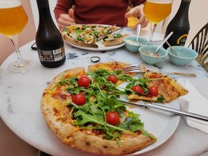 2 pizzas, 4 beers, 2 starters 45 euro at Prima Pizza in Lisbon