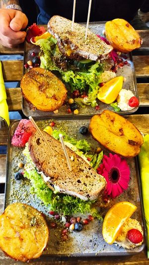 Green Burger und Falafel Burger at Earth Bowls in Heidelberg