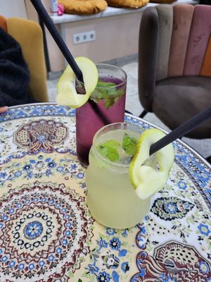 Water and lemon lemonade at Earth Bowls in Heidelberg