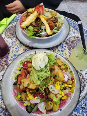 In front the avoca bowl and in the back a vegetarian halloumi bowl at Earth Bowls in Heidelberg
