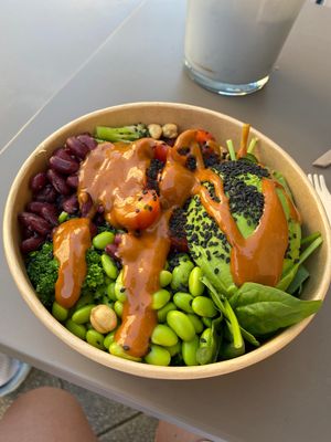 Vegan bowl mit peanut sauce   at Compleat - Takeaway in Heidelberg