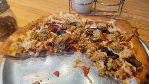 Build your own pizza w/ tempeh at Ska Brewing in Durango