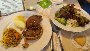 Salatbuffet, Linsenbraten, Currydinkelrisotto 🤤 at Naturkuchl Wia Zhaus in Kaisersdorf