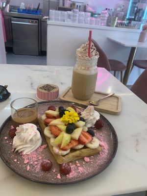 Vegan waffle with fruits and Lotus buiscuit topping; vegan frappe with caramel an cream  at Anita Cakes in Mallorca