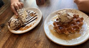 Amazing Deserts 😍 at Huggers in Norwich