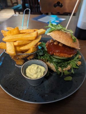 Vegan Spicy Chicken Burger with Curry-Mayonnaise at Green's in Guetersloh
