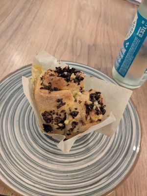 Pizza bun Hack & Cheese (was filed with a minced meat cheese mixture) at Impact Café  in Cologne