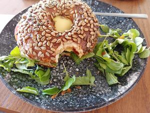 Vegan bagle (avocado, Vcheese, vegetables) at Ubuntu in Tenerife