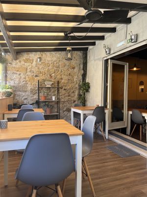 Indoor patio  at Oak Food Beer & Wine in Coimbra
