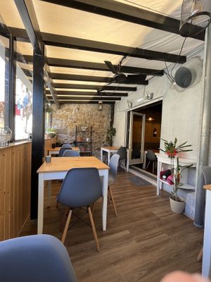Indoor patio  at Oak Food Beer & Wine in Coimbra