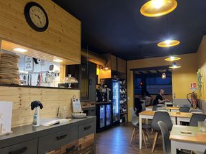 Inside   at Oak Food Beer & Wine in Coimbra