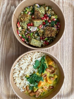 Salade Freekeh Falafels + Curry de Légumes  at SOA RESTAURANT BOULOGNE in Boulogne-billancourt