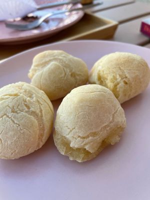 Cheese balls at Saludê Pastelaria Fit in Lisbon