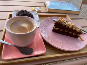 Coffee, cake and truffle at Saludê Pastelaria Fit in Lisbon