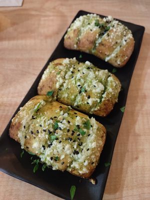 Pan de ajo con queso vegano at Monkey in Gran Canaria