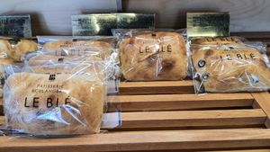 plain ciabatta (left) and olive ciabatta (right) #Veganuary at Le Blé 르블레 in Suncheon