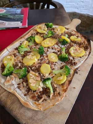 Brokkolino Flammkuchen at La Flamme in Bad Mergentheim