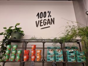 Noodle soups and Love Raw bars at Bakery Bakery - HB in Zurich