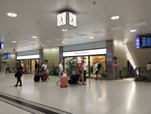 Between platforms 6/7 and 33/34 in Gessnerallee at Bakery Bakery - HB in Zurich