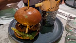 hot mango pepper chick’n
mango pepper dipped plant chick’n, garlic mayo, carrot coconut turmeric slaw, green chilli, plantain at Mildreds - Covent Garden in London