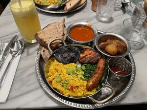 Full English + pineapple/ginger/turmeric juice   at Mildreds - Covent Garden in London