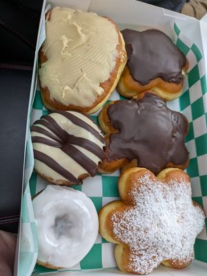  at Pacific Donuts in Forest Grove