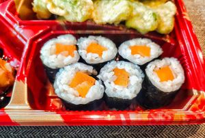 Salmon maki oishii 😋 at Ichigo Ichie 一期一会 in Central Singapore