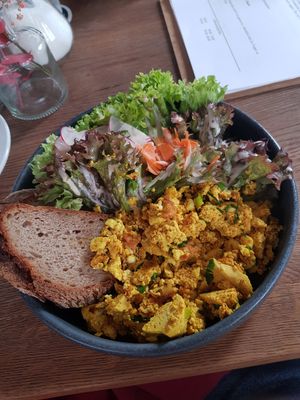 Tofu rührei at Schuknecht in Darmstadt