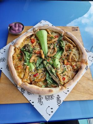 Vegan Pizza Club - Qrczak Generała Tso at Mr. Pancake in Wroclaw