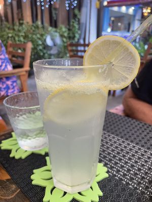 Sprudel mit echtem Zitronensaft, ohne Zucker bestellt.   at Haroo Korean Restaurant in Langkawi