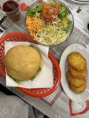 vegan burger, röstinchen, mixed saladd  at Da Michele Pozza in Pozza Di Fassa