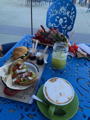 Box salata brunch con formaggi vegani di Adele formaggi vegan  at Qcorner in Forli