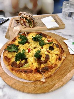 Pizza and wrap  at Young Vegan - 有样纯素西点 in Shenzhen