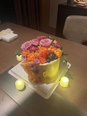 Cake as it arrived, flowers provided by Young Vegan as per our specifications (colour of flower etc.) at Young Vegan - 有样纯素西点 in Shenzhen