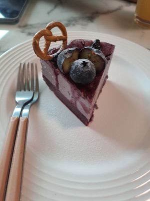 Blueberry cheesecake at Young Vegan - 有样纯素西点 in Shenzhen